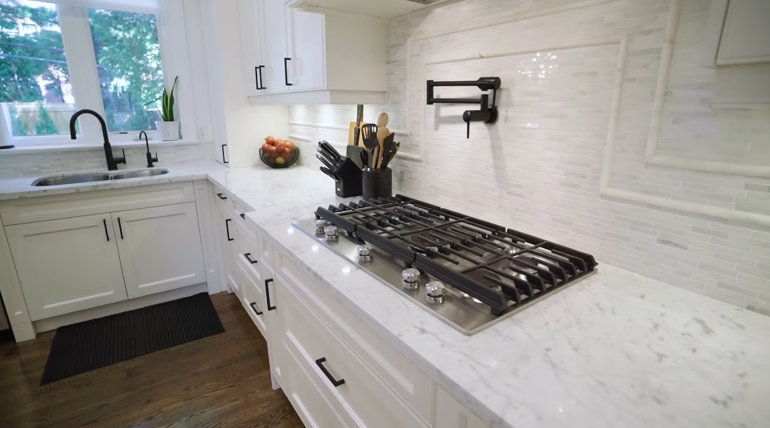 Tour 100 Snowdon Ave, Toronto vs. 43 Interior Design Photos