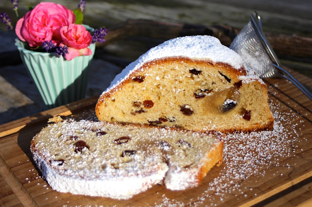 Marzipanstollen-mit-Rumrosinen