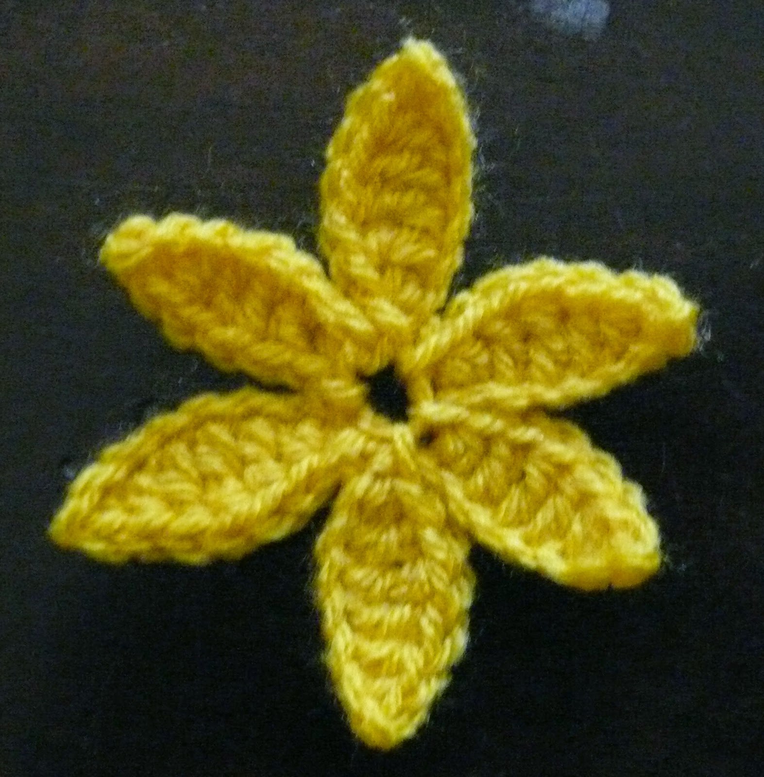 string-theory-crochet-free-crochet-pattern-daffodil-or-narcissus