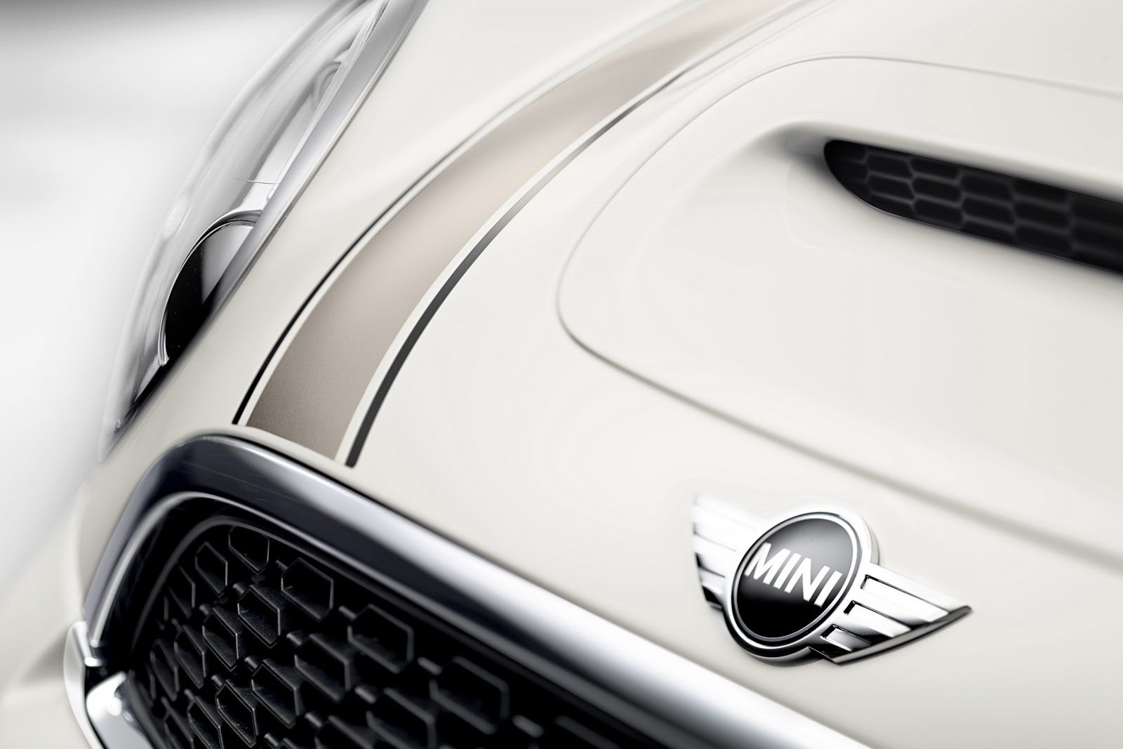 Unveils New Mini Clubman Special Bond Road Ahead Geneva Auto Show