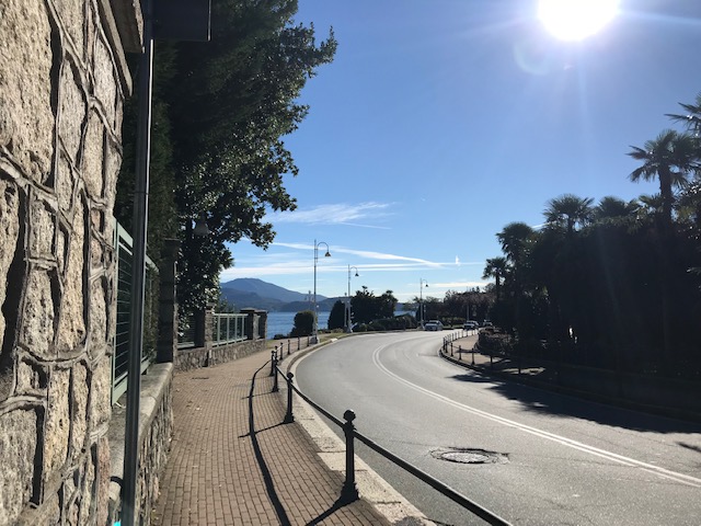 イタリア・ストレーザの中心までマッジョーレ湖沿いに歩く