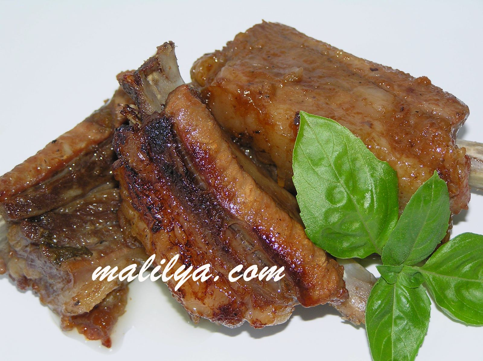 свинина в медовом соусе. ребра в медово соевом соусе в духовке. рёбрышки свиные в духовке с медом и соевым соусом. свиные ребрышки по-канадски. свиные ребрышки с медом в рукаве.