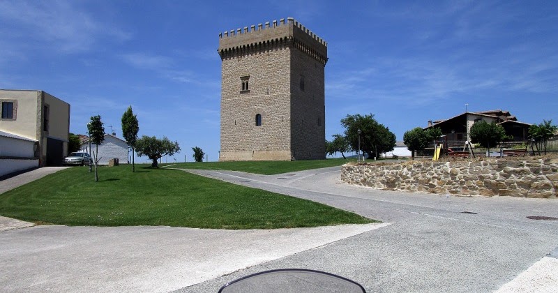 CASTILLOS DE ESPAÑA By Gatho TORRE DE OLCOZ (NAVARRA).