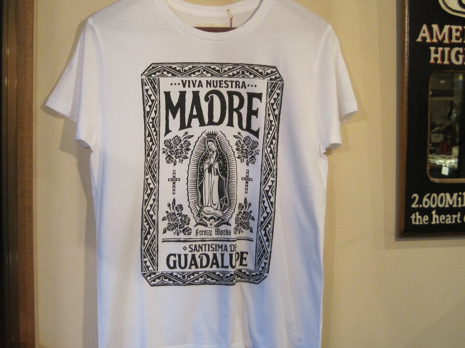 LEFT: メキシコデザインのTシャツもあります！
