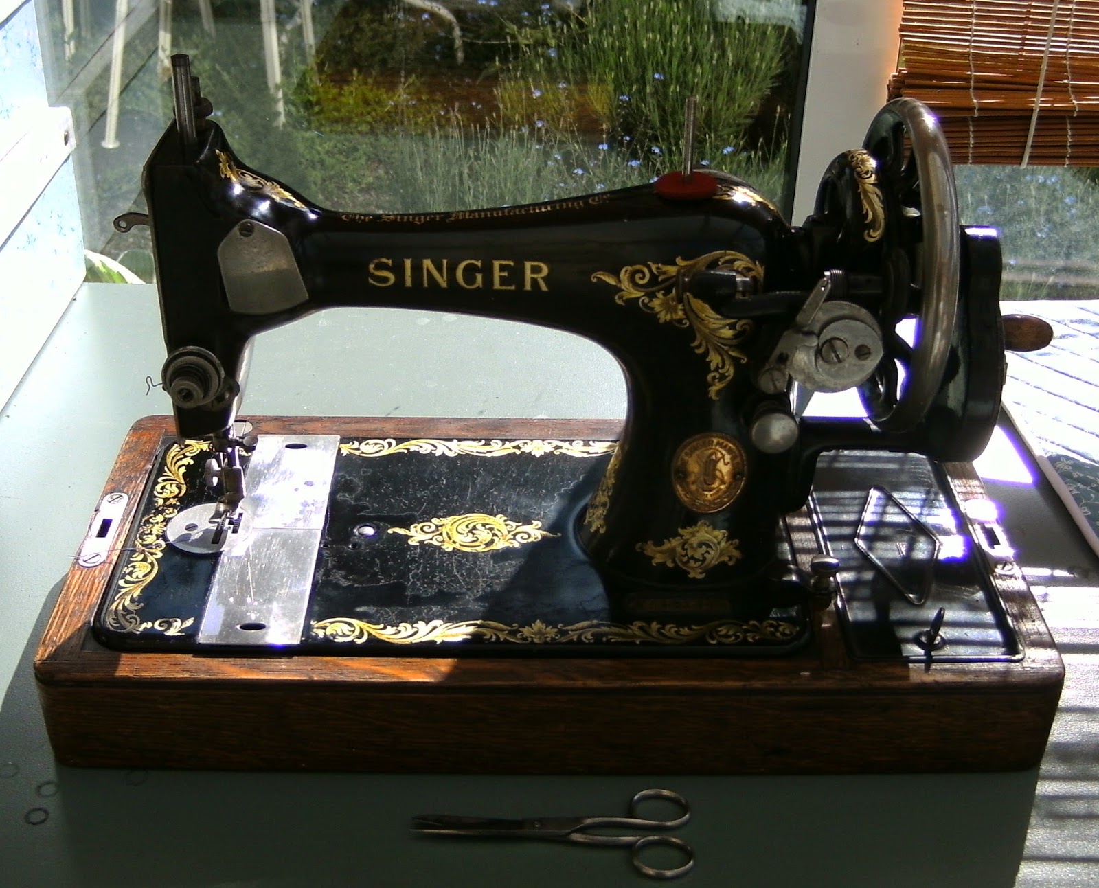 granny-s-button-box-restored-singer-128-sewing-machine
