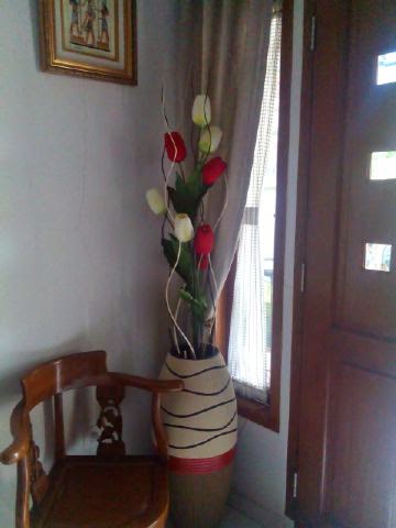 Pondok Dahar Lauk Jogja Foto Produk Kiriman Pelanggan Kami Ranting Inul Tulip Lurus Merah Putih Dengan Vas Gerabah Gendang Finishing Pasir Sebagai Dekorasi Sudut Ruang Tamu Kiri Detil Produk Bisa Klik Di Sini
