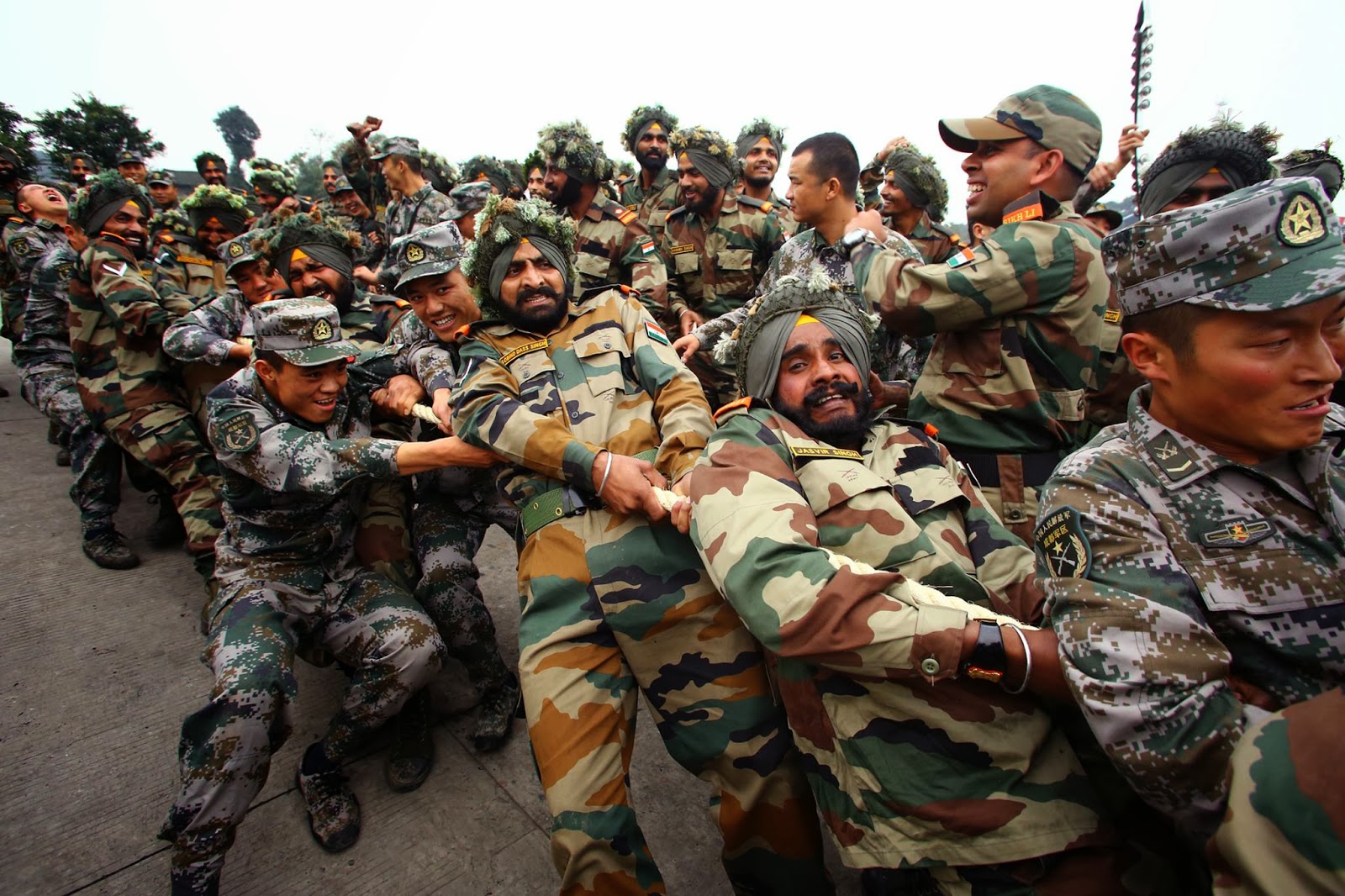 Индия нападения. Индийская армия. Солдаты Индии. Индийский солдат. Армия Китая и Индии.