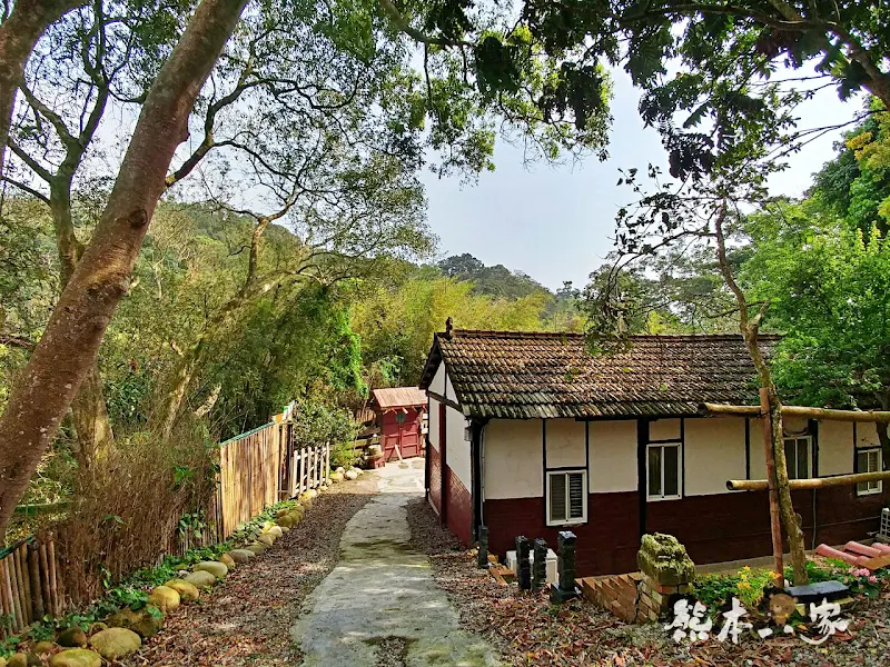 苗栗三義龍騰村百年大院古厝|焉美術行館|老屋重生傳統與現代的融合