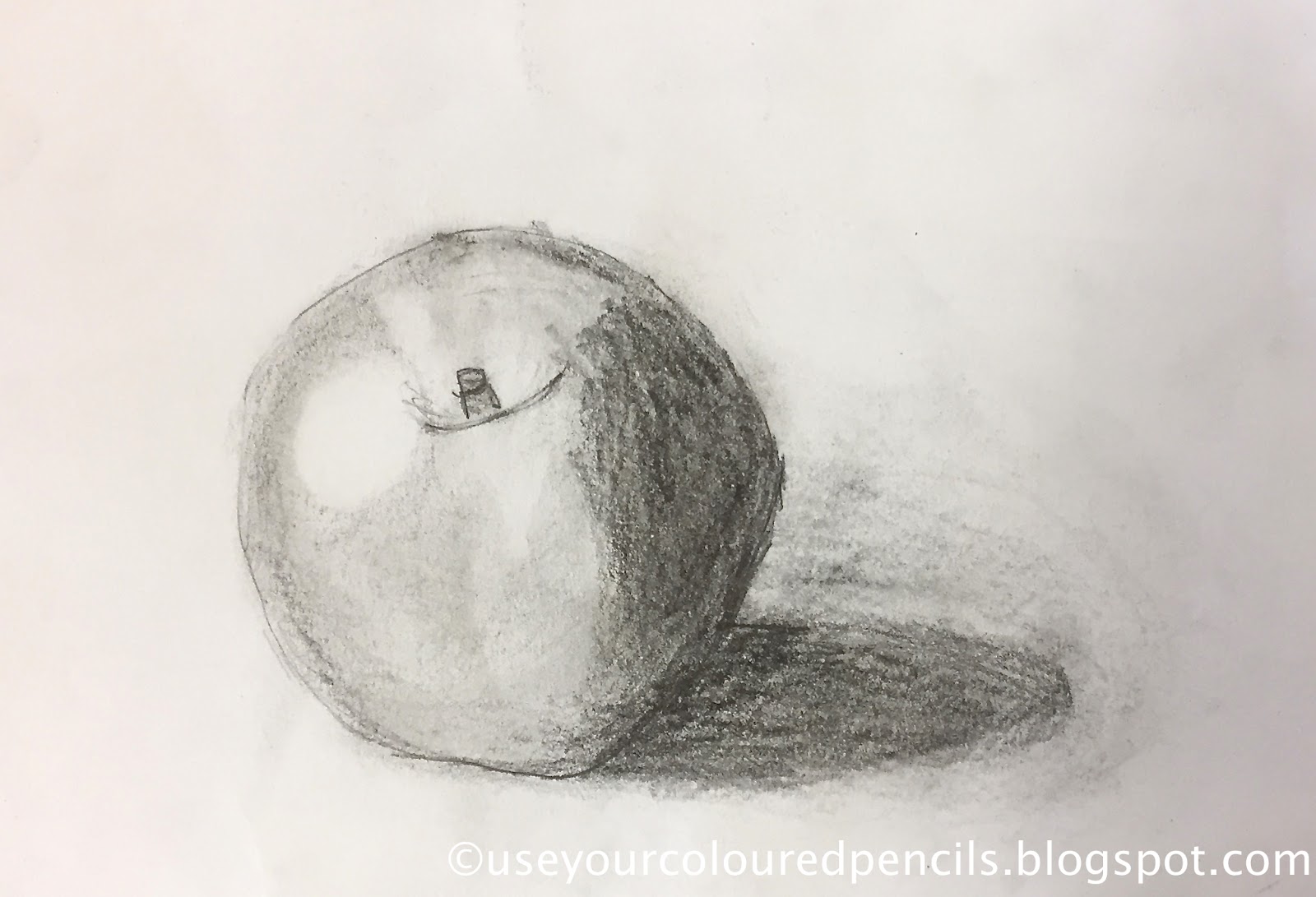 Академический рисунок яблока по граням