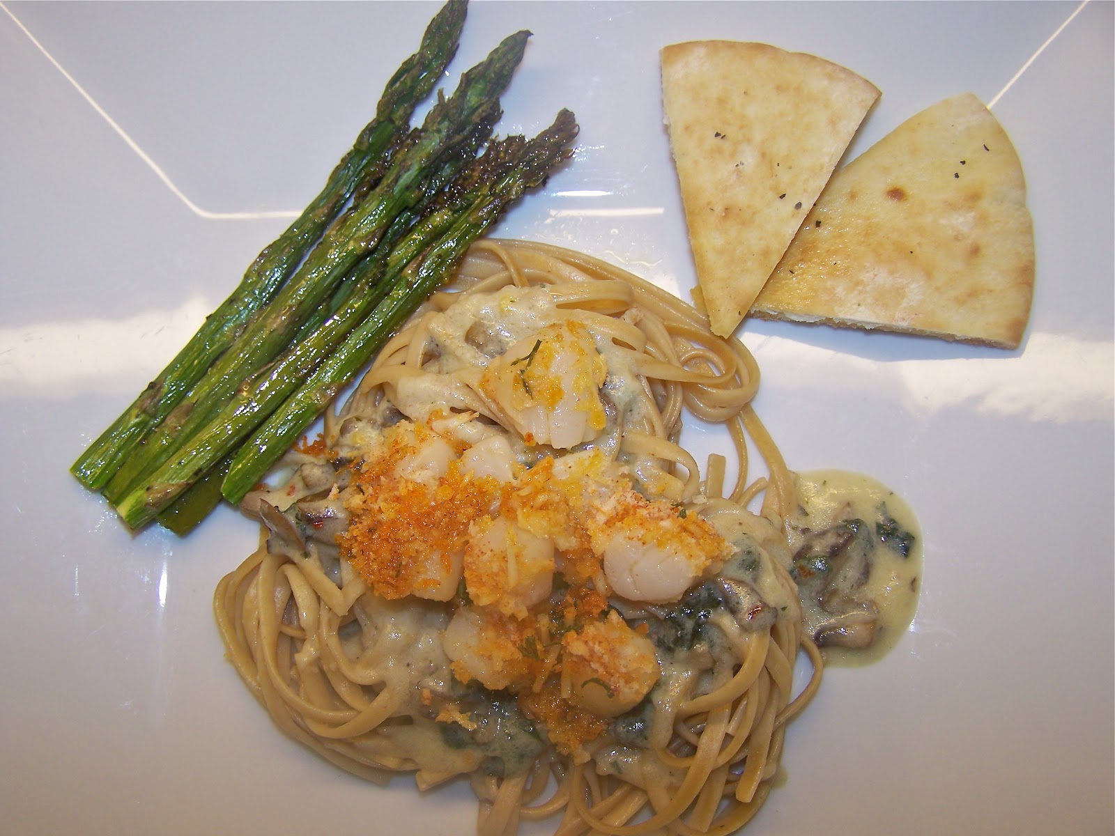 Little Mommy, Big Appetite Baked Scallops with Spinach Mushroom Alfredo