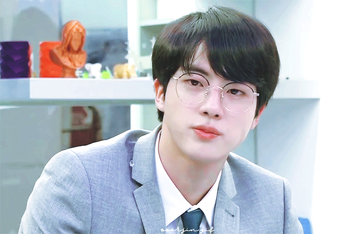 더쿠 - 순정만화 찢고 나온 것 같은 방탄소년단 진 안경쓴 석진선배 모먼트.jpg(스압)
