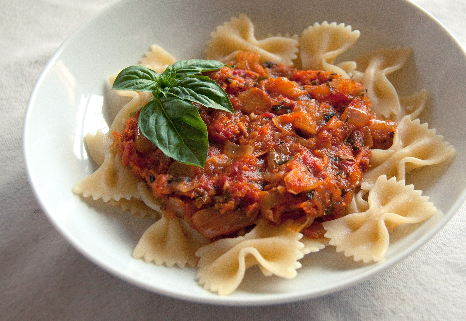 Bright July Homemade Marinara {with Garden Fresh Tomatoes}