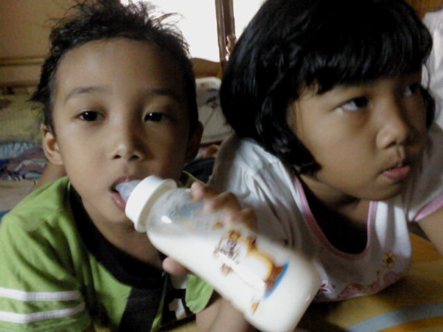 Jendela Hati: Adik, minum susu cepat besar&hellip;