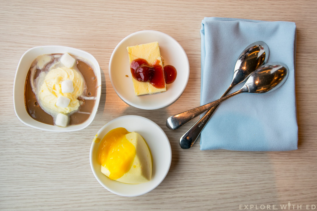 P&O cruises Ventura Buffet, Cakes, Desserts