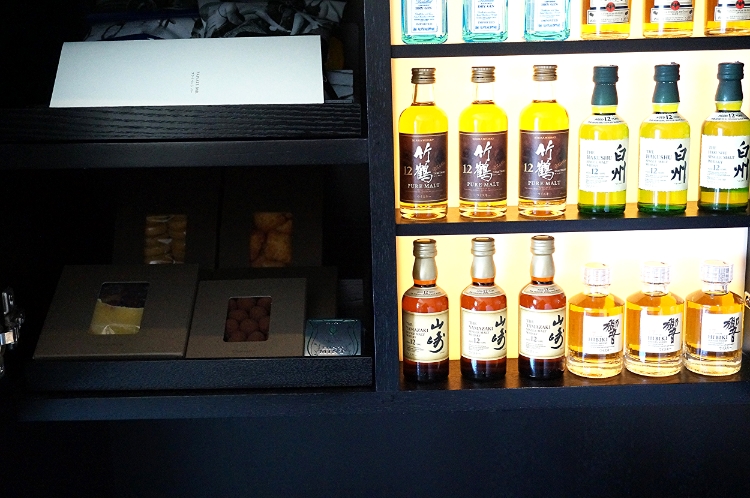 Park Hyatt Tokyo suite minibar, Euriental