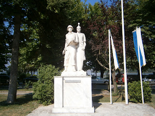 μνημείο πεσόντων στην Καστοριά