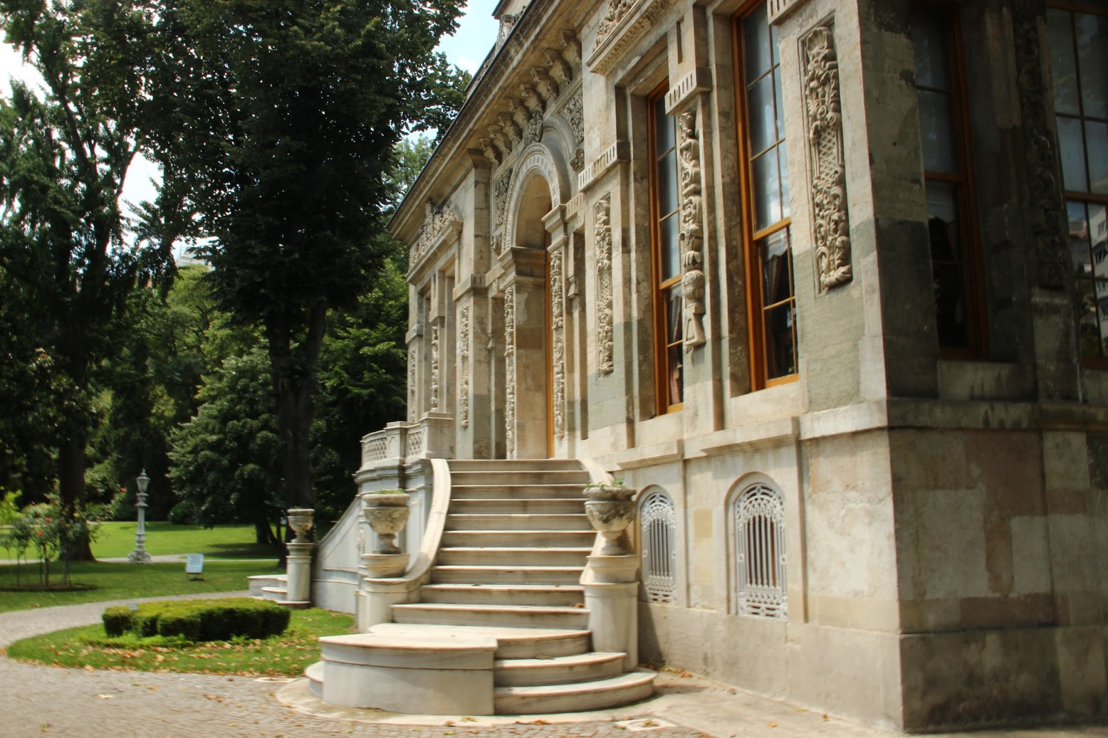 Hayata Vizörden Bakış : Ihlamur Kasırları ve Nişantaşı