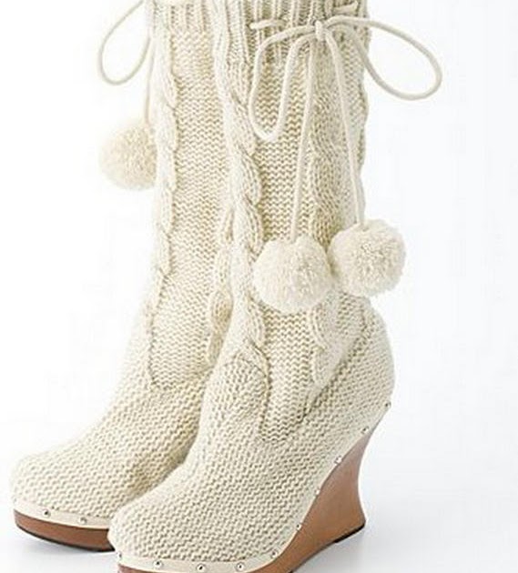 beige knitted boots