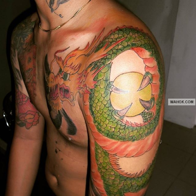 50 Gambar Tato Naga 3D / Dragon Tattoos Di Pungung, Lengan Bahu, Perut Paling Keren Koleksi Wahok gambar naga merah,gambar naga bali,gambar naga mas,gambar naga animasi,gambar naga putih,gambar naga terbang,gambar