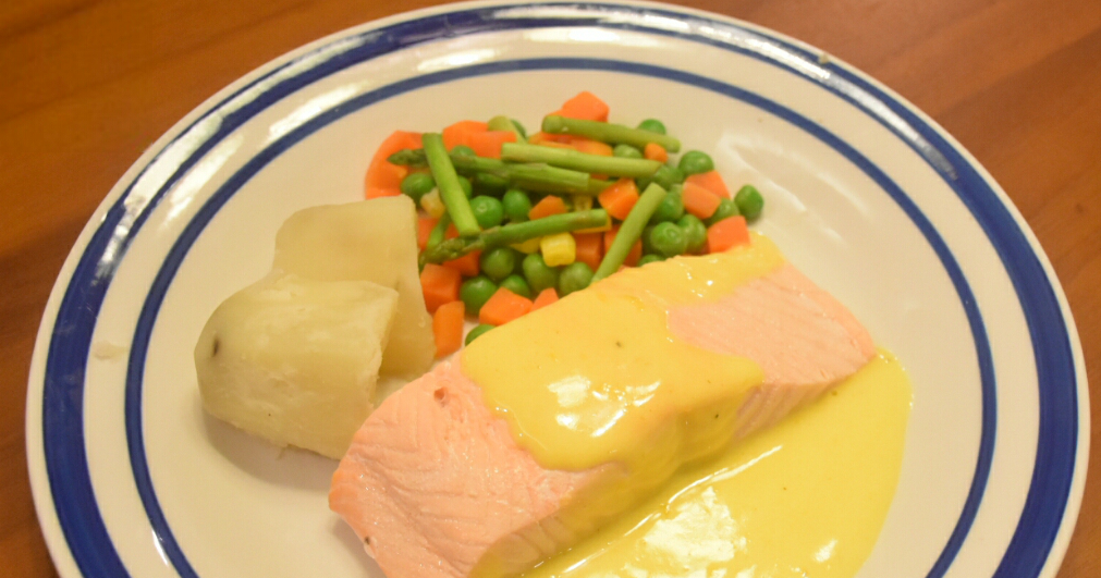 Iken Cook Poached Salmon with Hollandaise Sauce