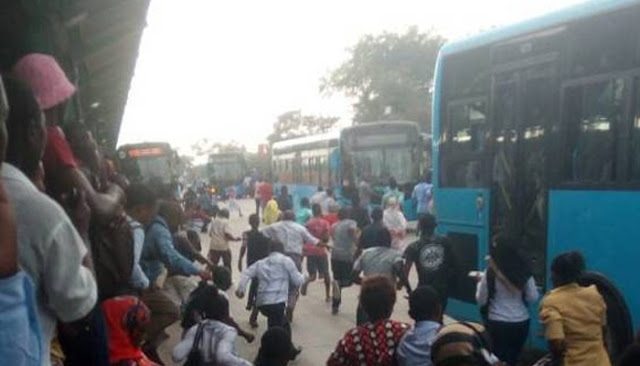 MADEREVA WA WA MABASI MWENDOKASI DAR WAKIMBIA NA FUNGUO