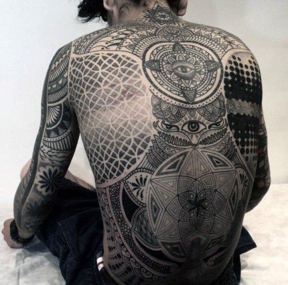 espectacular tatuaje e la espalda en 3d