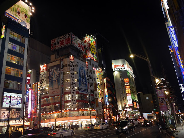 Akihabara de noche Akihabara de noche