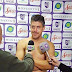 Entrenador En Argentina Da Conferencia ¡Desnudo!.