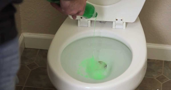 Unclog Your Toilet Without A Plunger