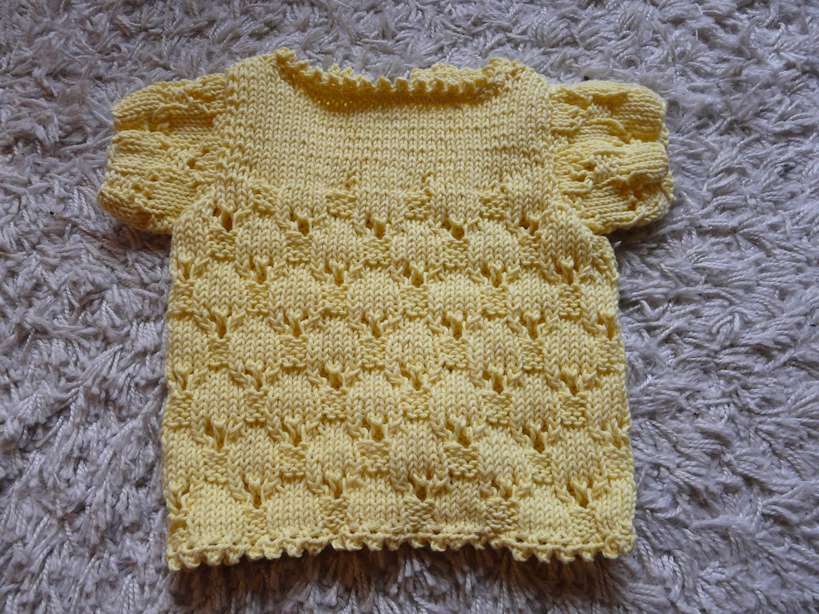 Baby Pullover Lochmuster