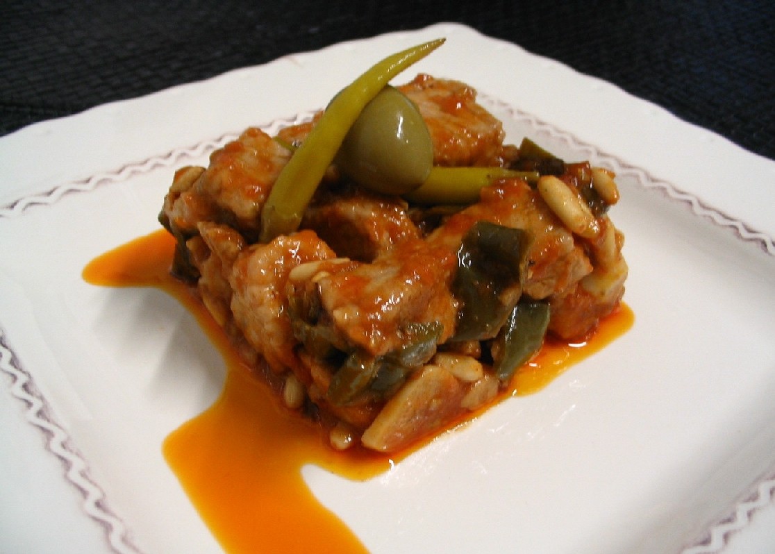 LA CUCHARA CURIOSA TIMBAL DE ATÚN CON PISTO