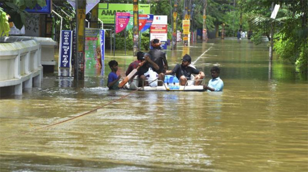 പ്രളയം ചര്ച്ച ചെയ്യാന് കേരളത്തിലെ എംപിമാരുടെ യോഗം; എത്തിയത് 30ല് 12 എംപിമാര് മാത്രം