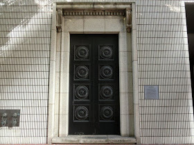 旧中区役所正面玄関の扉
