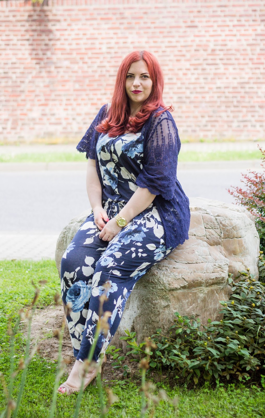 Outfit Blumenprint Jumpsuit Curvy Sequins