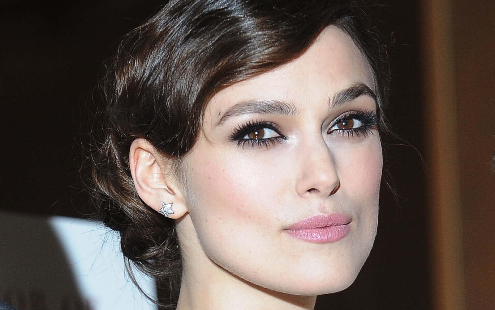 http://4.bp.blogspot.com/-yAn4QnMdZB0/TzBQW0EGV7I/AAAAAAAACs0/CBCUY5in4G0/s1600/43637_Keira_Knightley_A_Dangerous_Method_Premiere_J0001_011_122_520lo.jpg