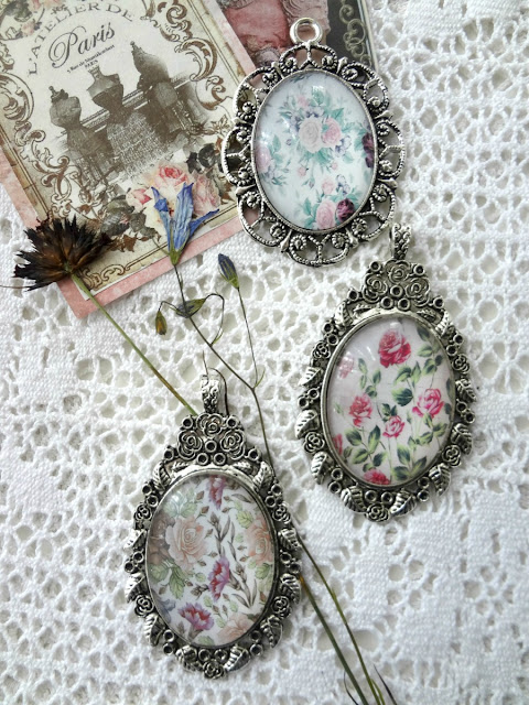 Flower Cabochon Pendant Necklaces