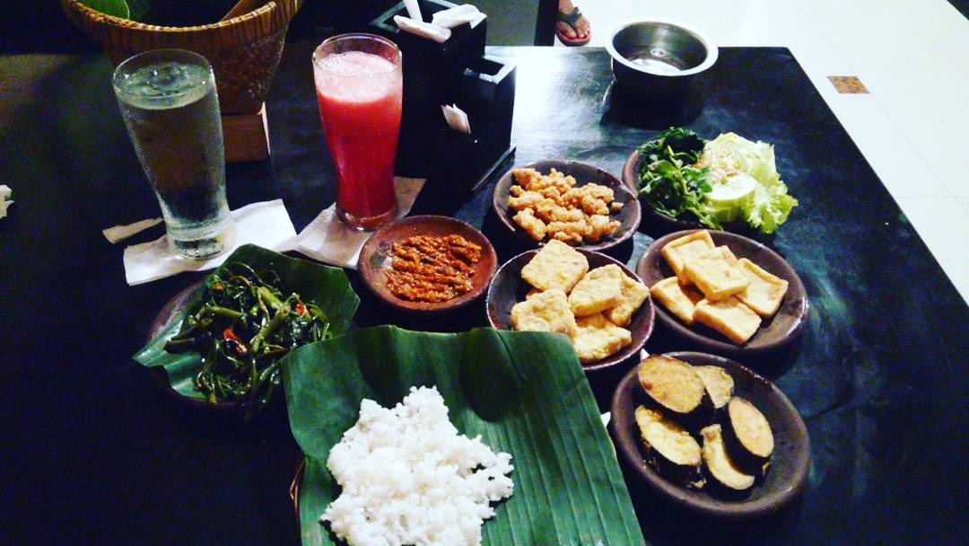 Info Travel Jogja: Nomor 1. Waroeng Spesial Sambal (SS) Jakal (jalan