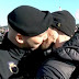 Il primo homecoming kiss tra due uomini della Royal Canadian Navy