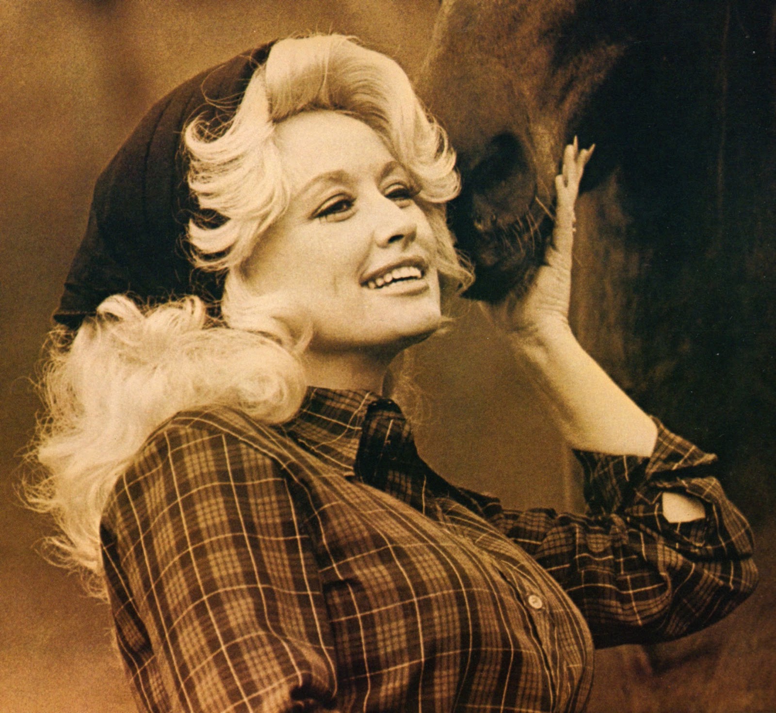Dazzling Divas: Dolly Parton1600 x 1471