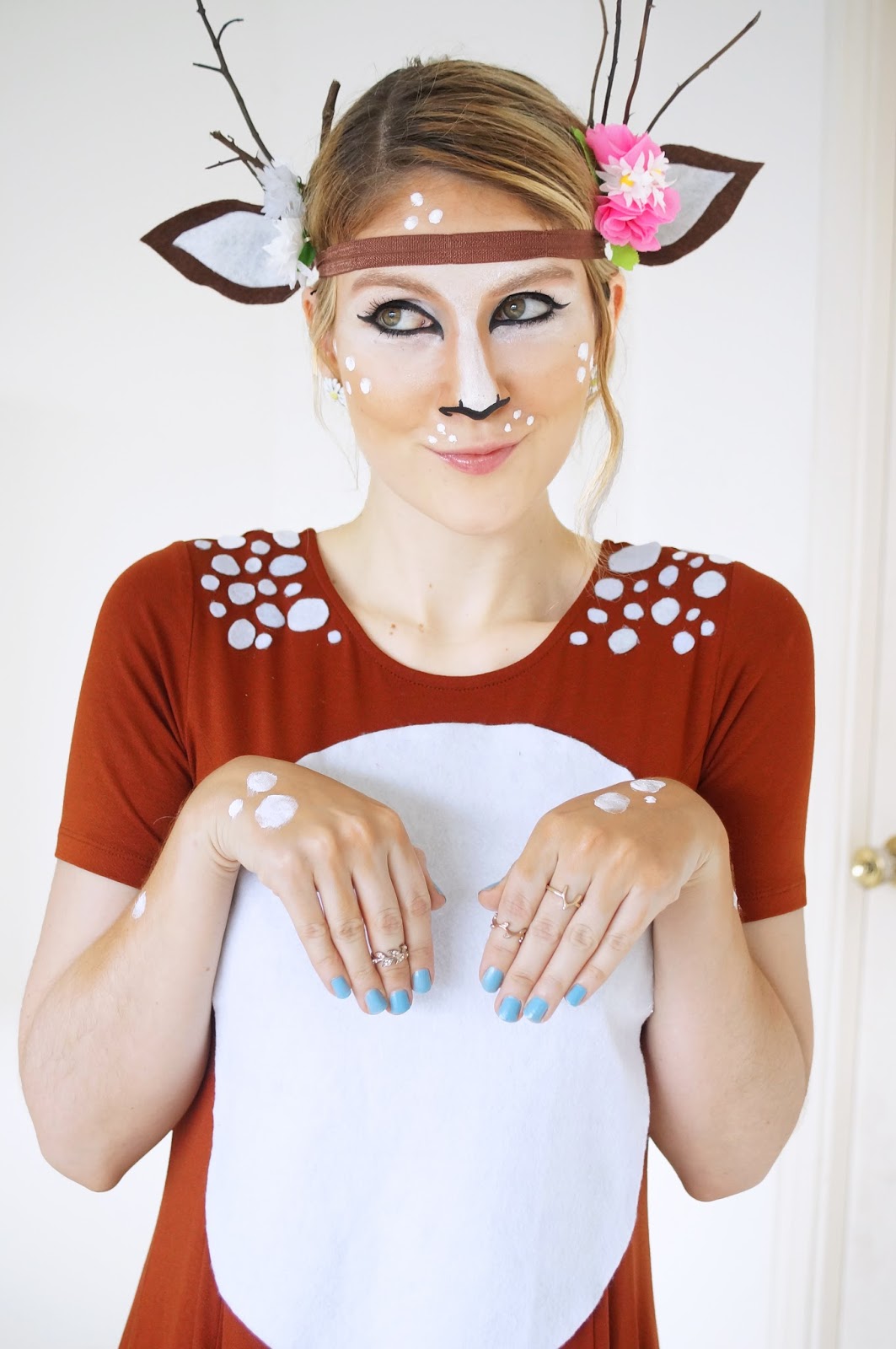 Click through for a full tutorial on how to make this adorable Deer costume for Halloween!