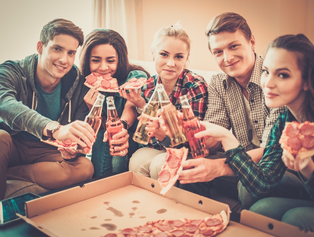 5 Reasons To Throw A Pizza Party 🍕