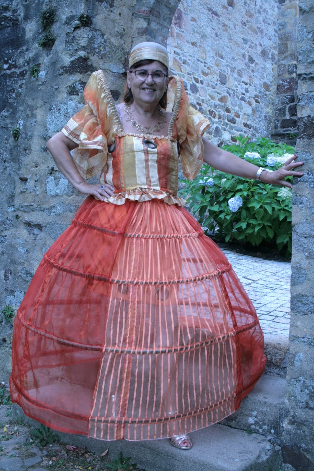 TRICOT FAIT MAIN Robe panier bustier orange by Odismais