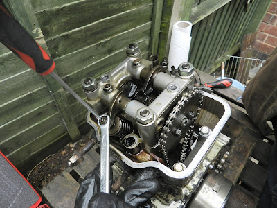 Honda CBR 125 setting tappets   adjusting rockers setting valve gaps