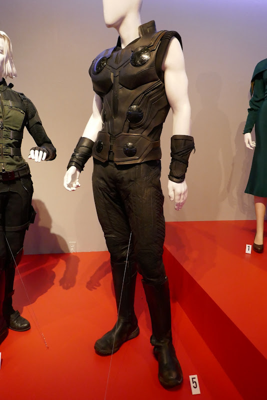 Chris Hemsworth Avenger Infinity War Thor film costume