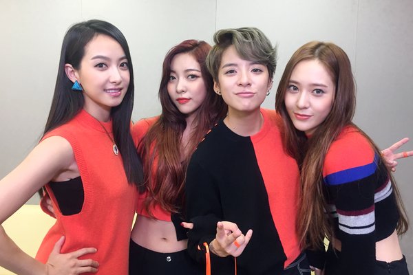f(x) to perform first 4Walls live | Daily K Pop News