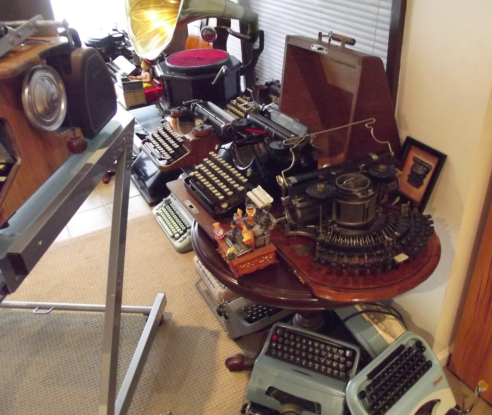 oz.Typewriter Typewriters on Display