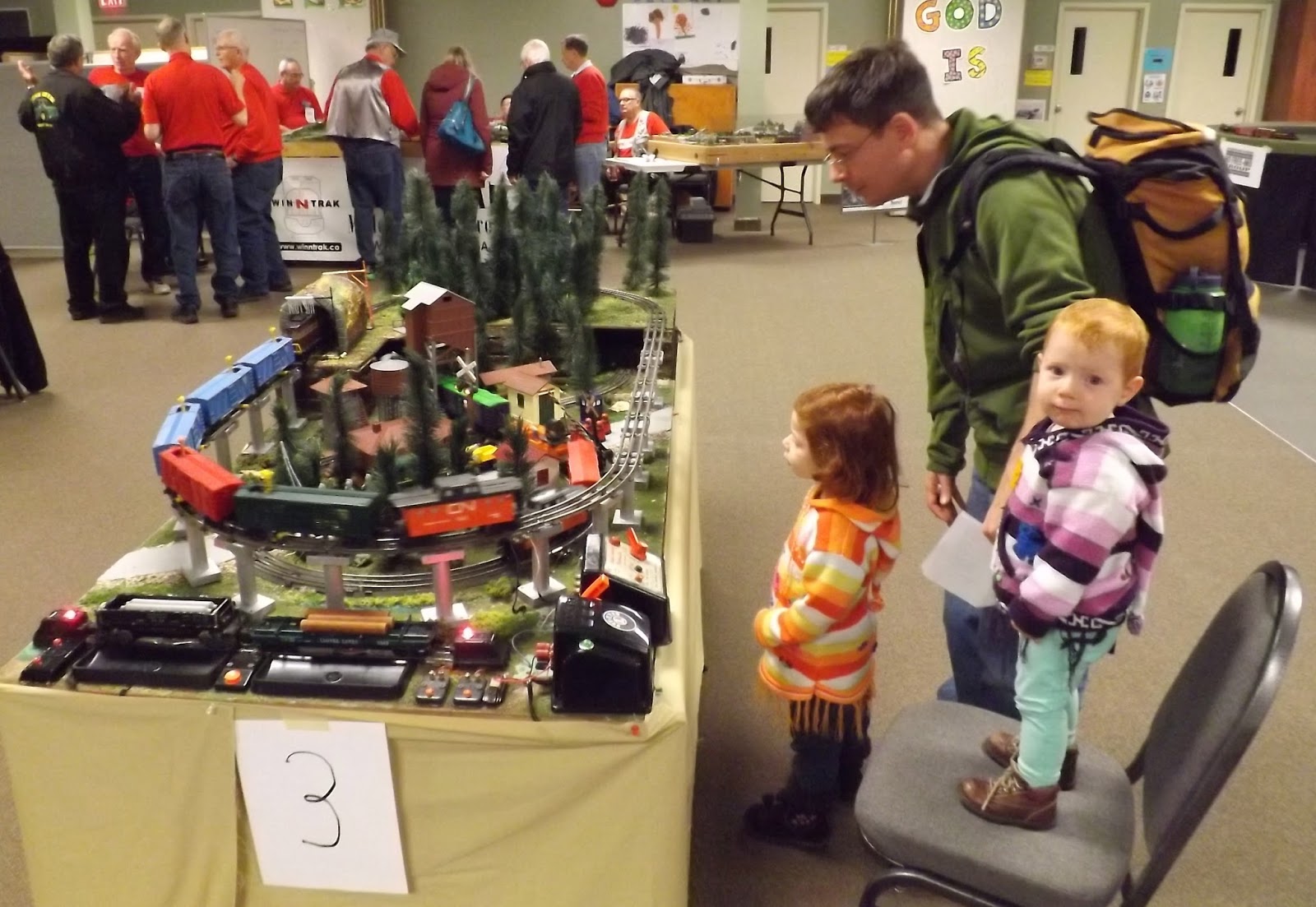 Winnipeg Model Railroad Club Winnipeg Model Railroad Club members show