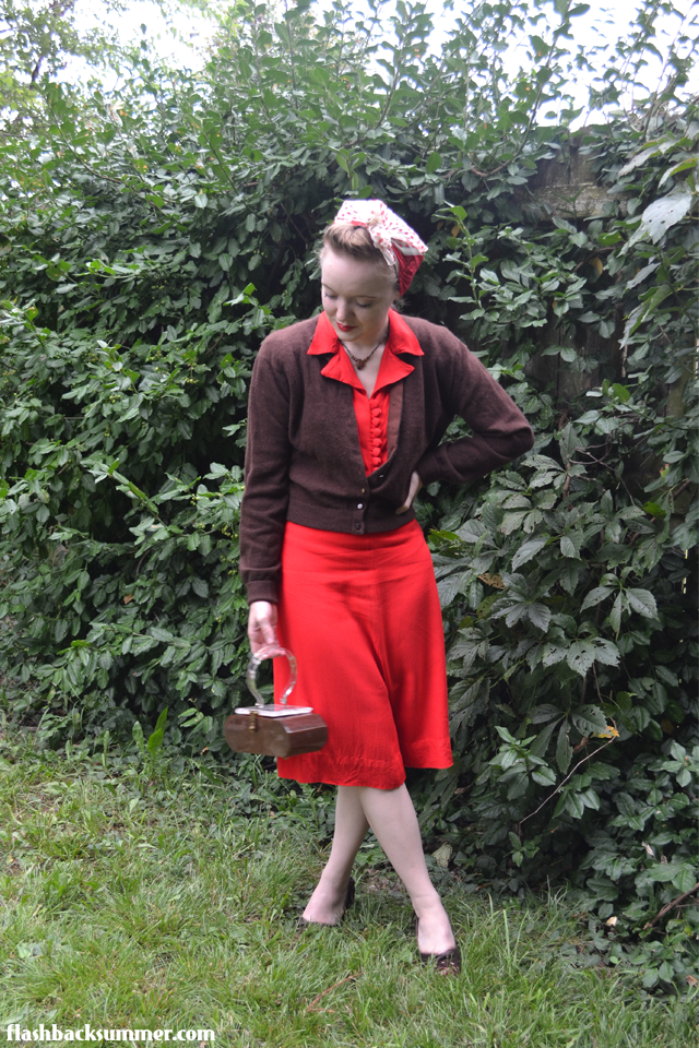 Flashback Summer: 1940s dress and 1950s Lucite purse