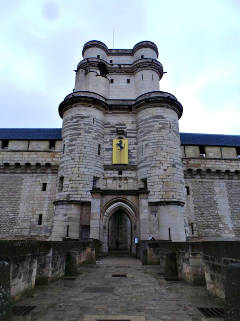 Exposition Noir Eclair Zevs Château de Vincennes CMN monument historique