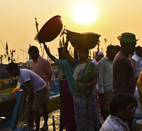 fisherfolk, sassoon docks, dawn, activity, fish market, mumbai, india, 
